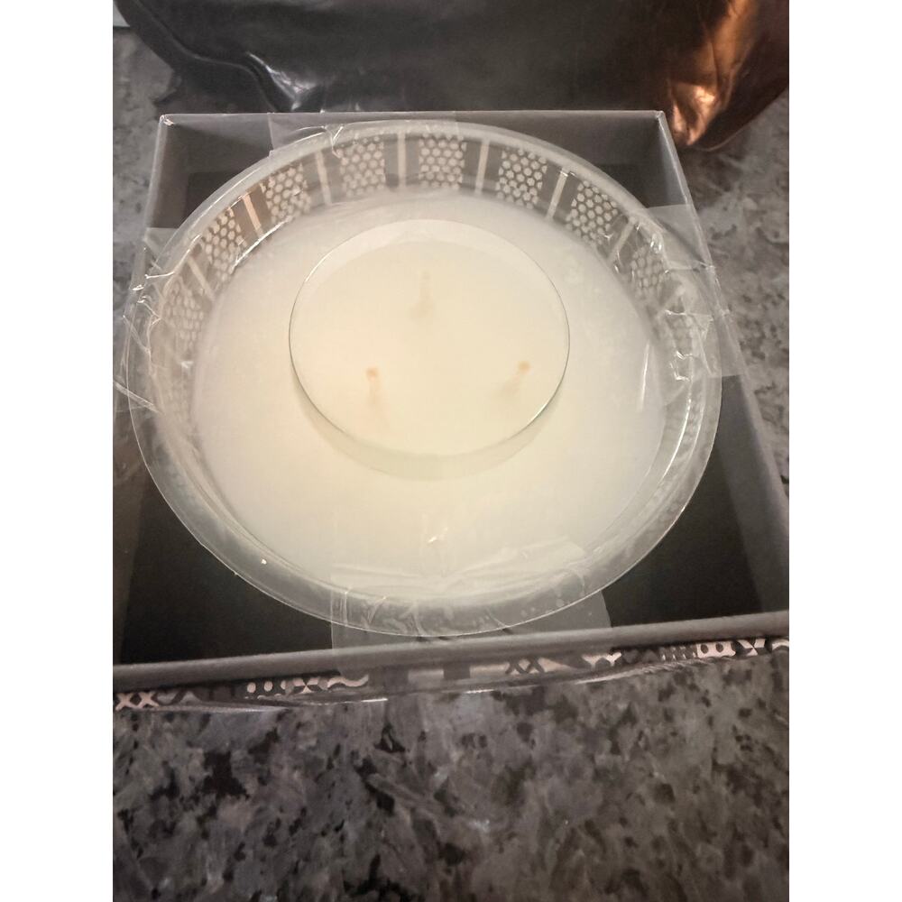 New NEST New York Fragrances Amber & Incense Scented 3-Wick Candle, 21 Oz - Picture 2 of 2